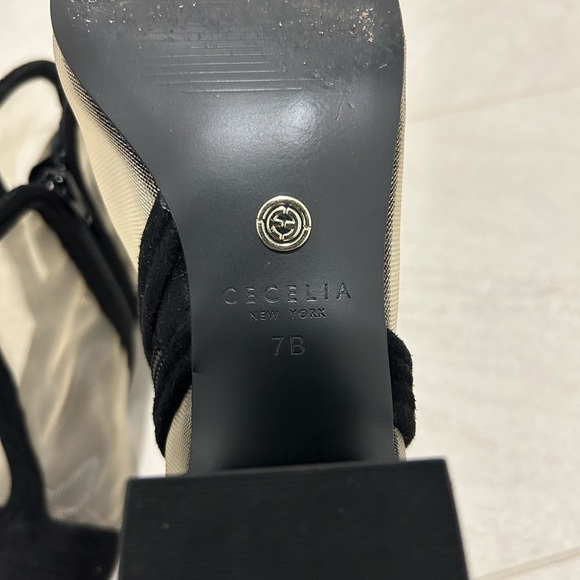 Elegant Black Ankle Booties - Picture 11 of 11